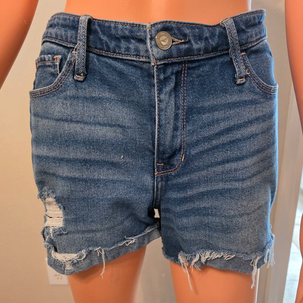 Hollister women's High-Rise Mom Jean denim shorts, size 9R, 29 inches.